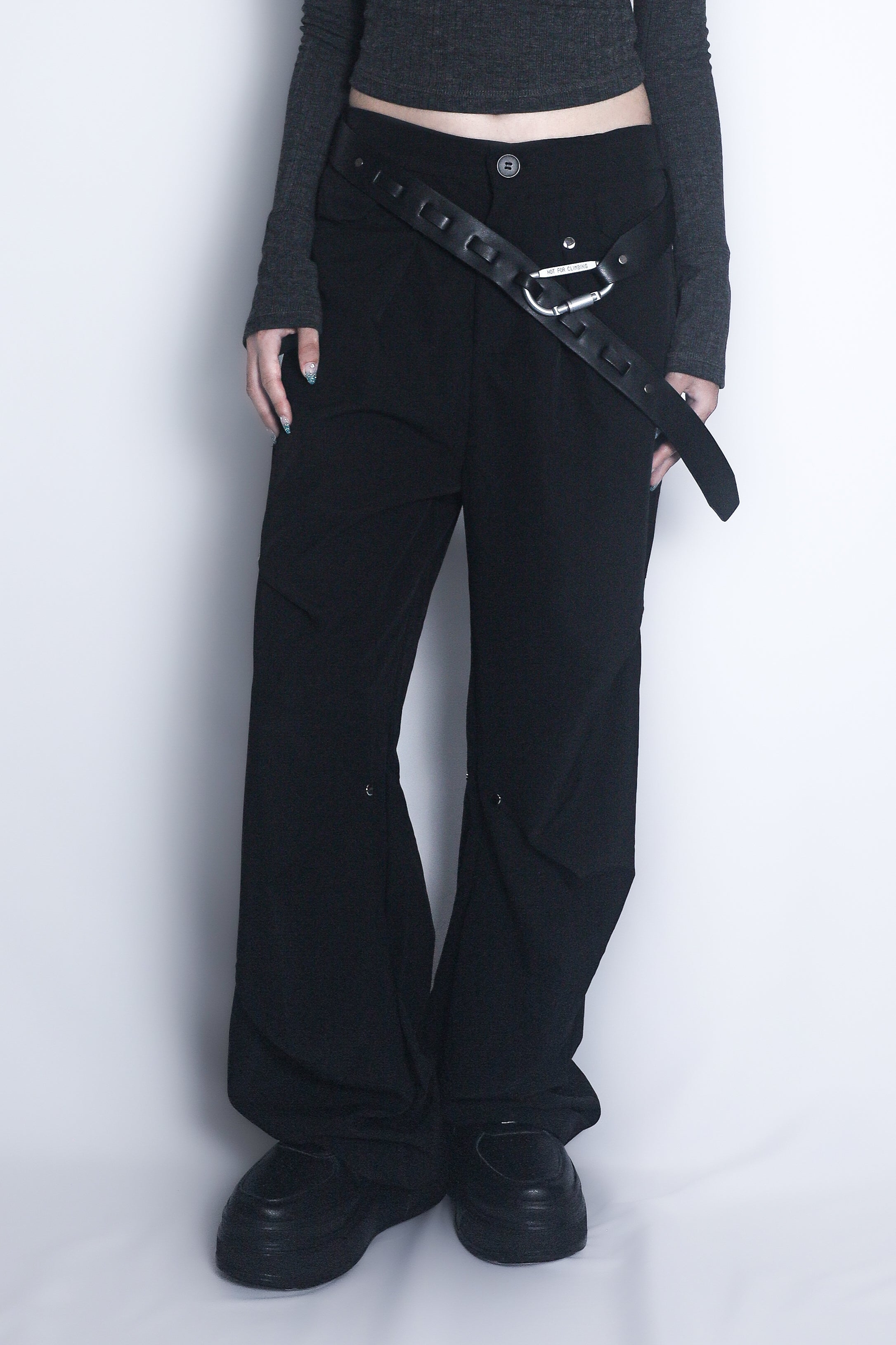 ナイロンリベットパンツ