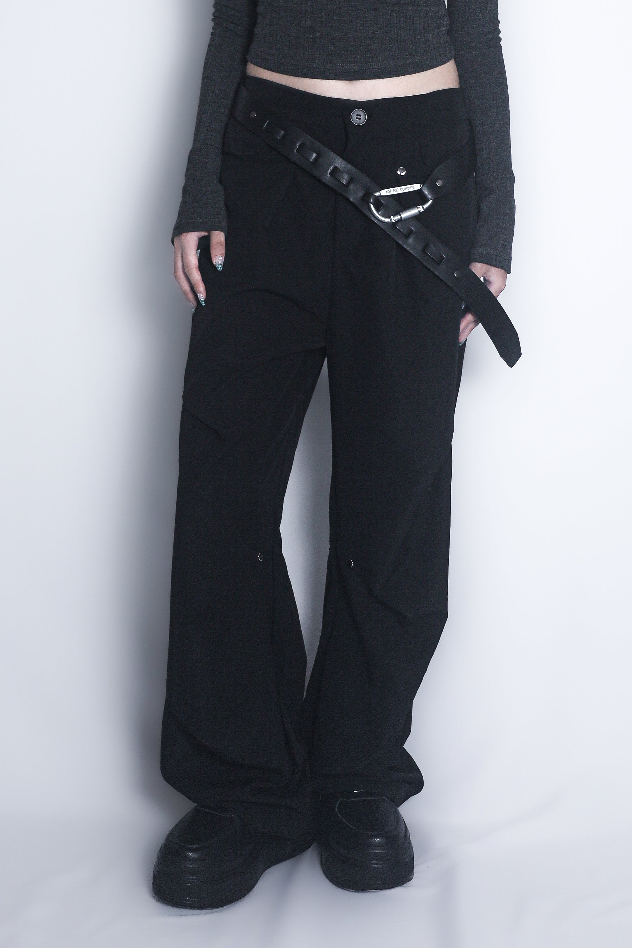 ナイロンリベットパンツ