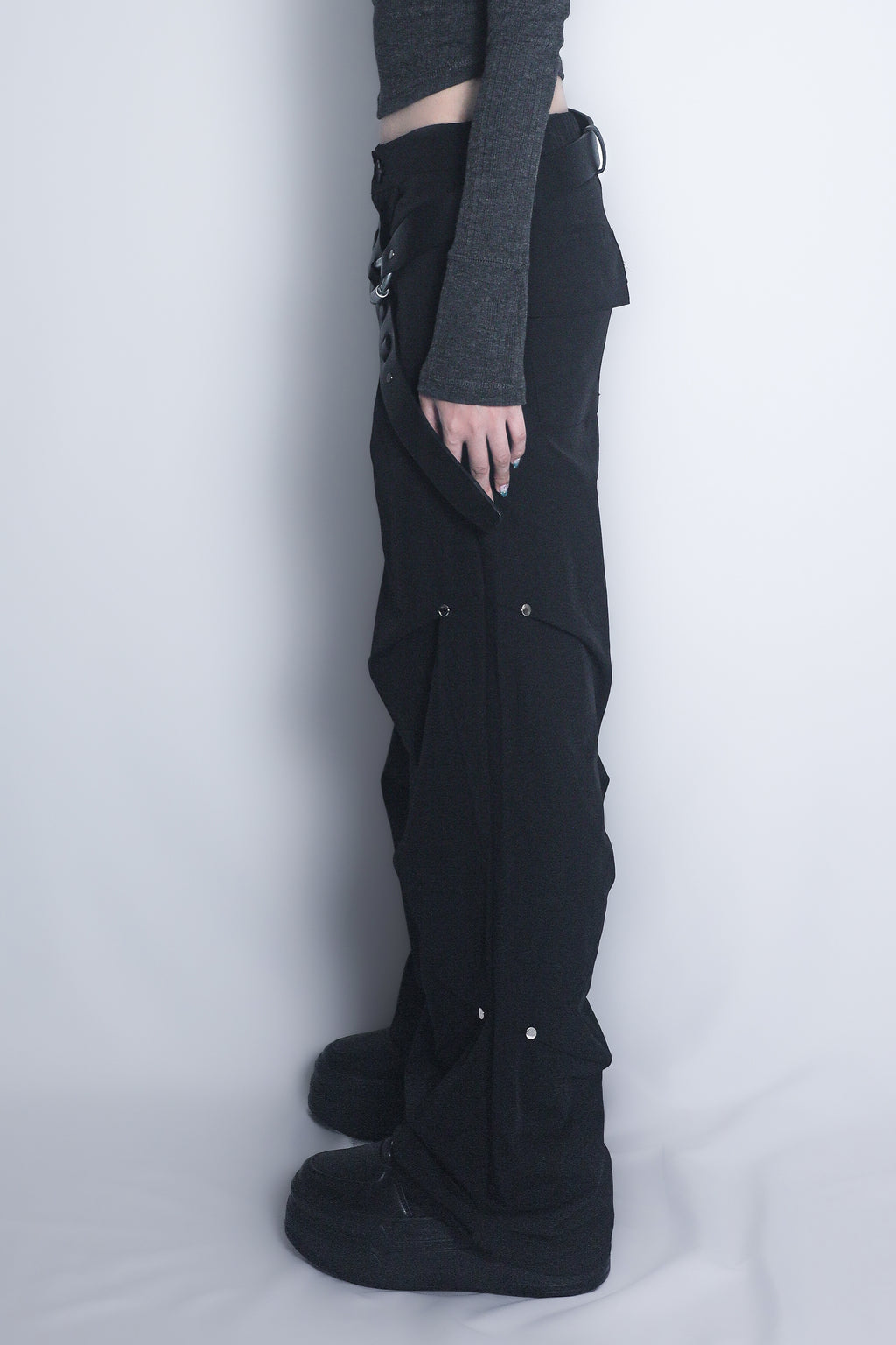 ナイロンリベットパンツ