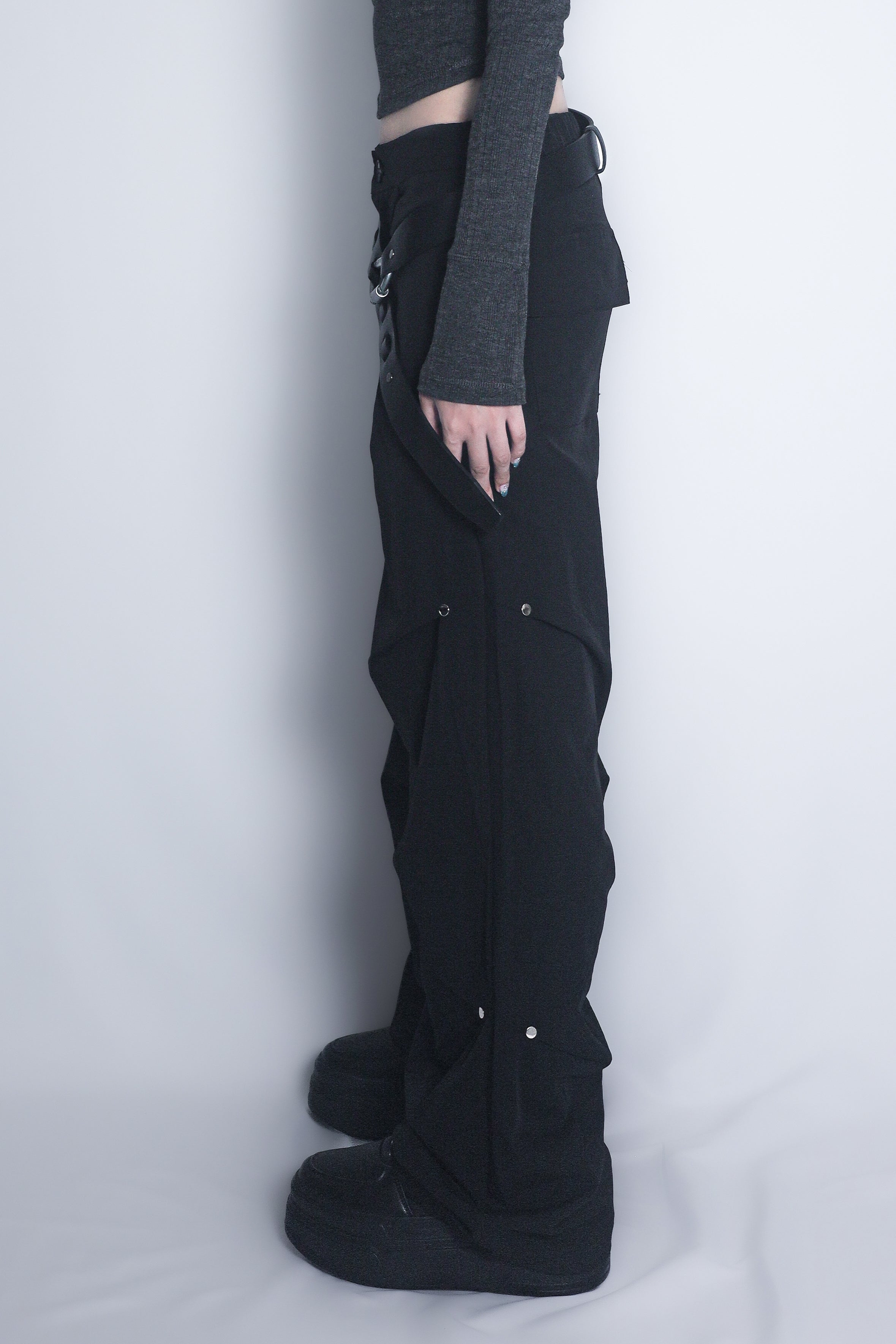 ナイロンリベットパンツ