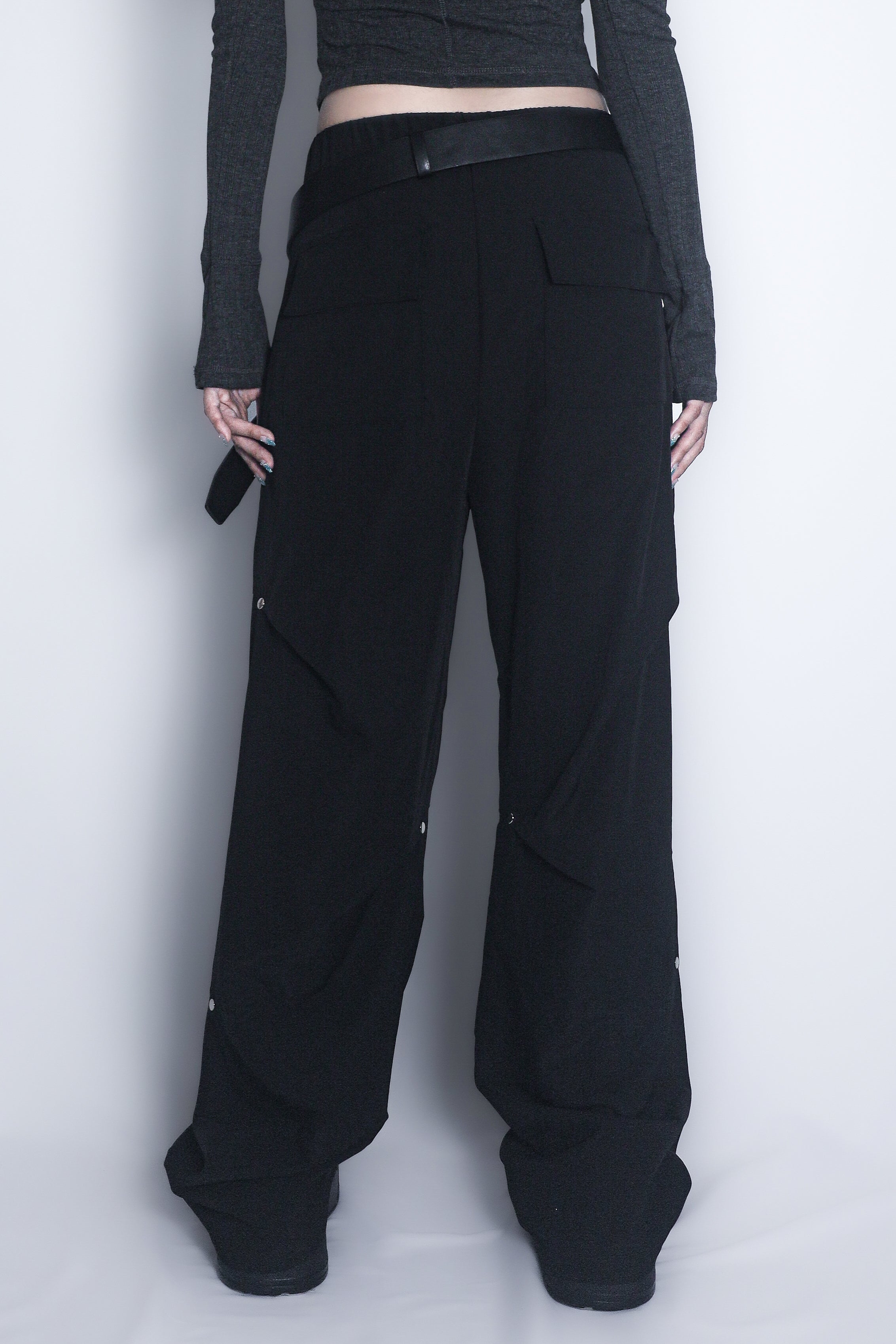 ナイロンリベットパンツ