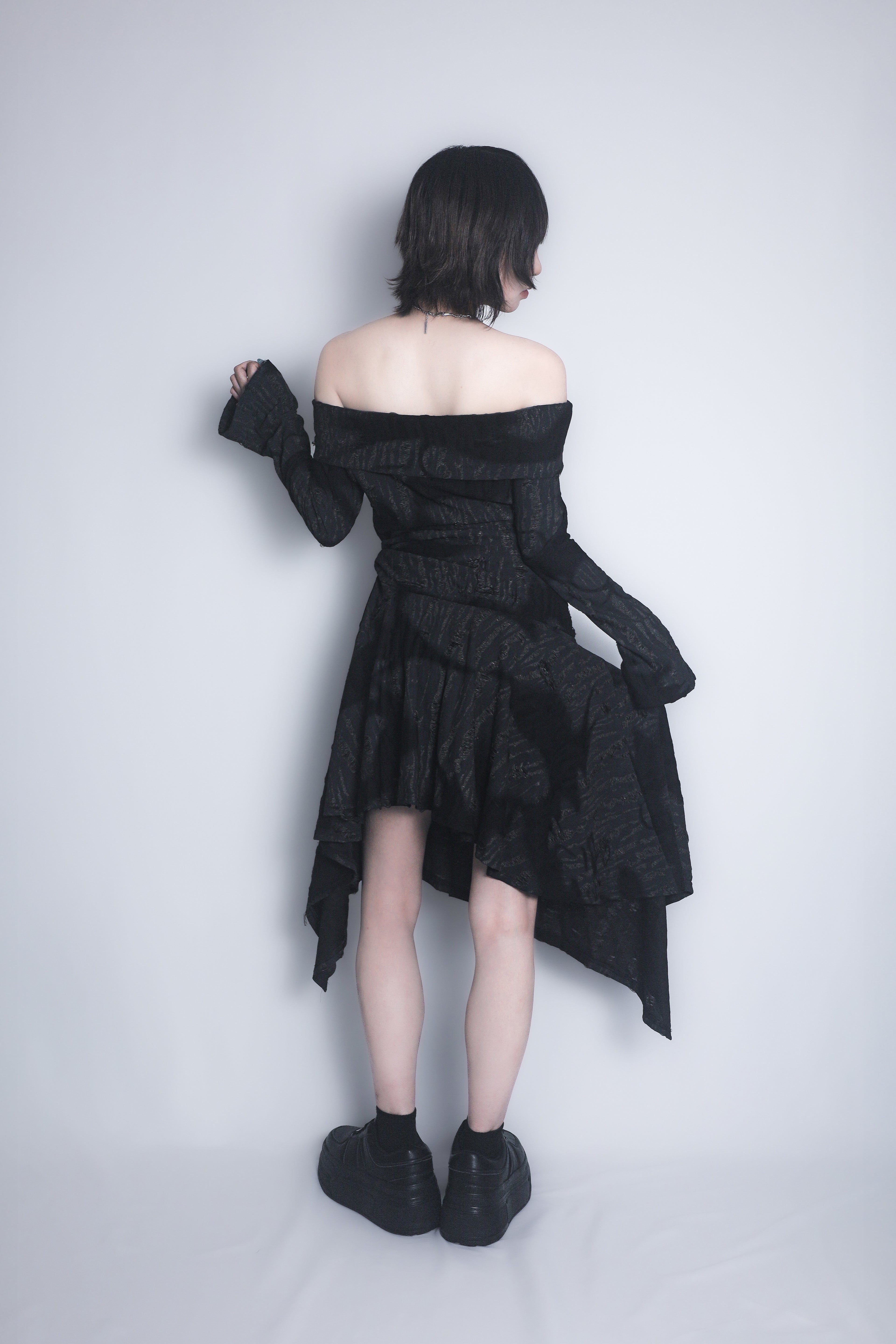 オフショルダーダメージワンピース