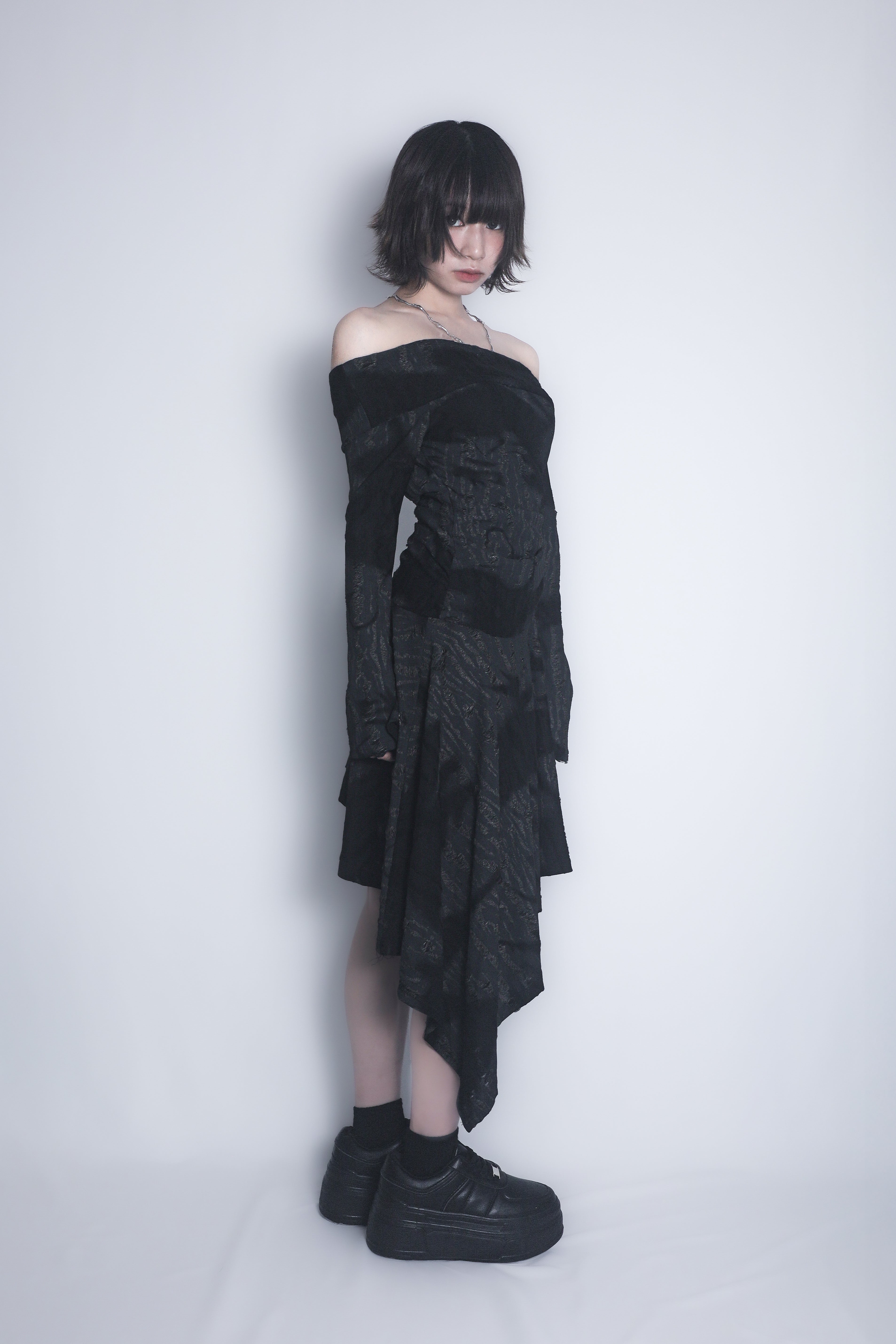 オフショルダーダメージワンピース