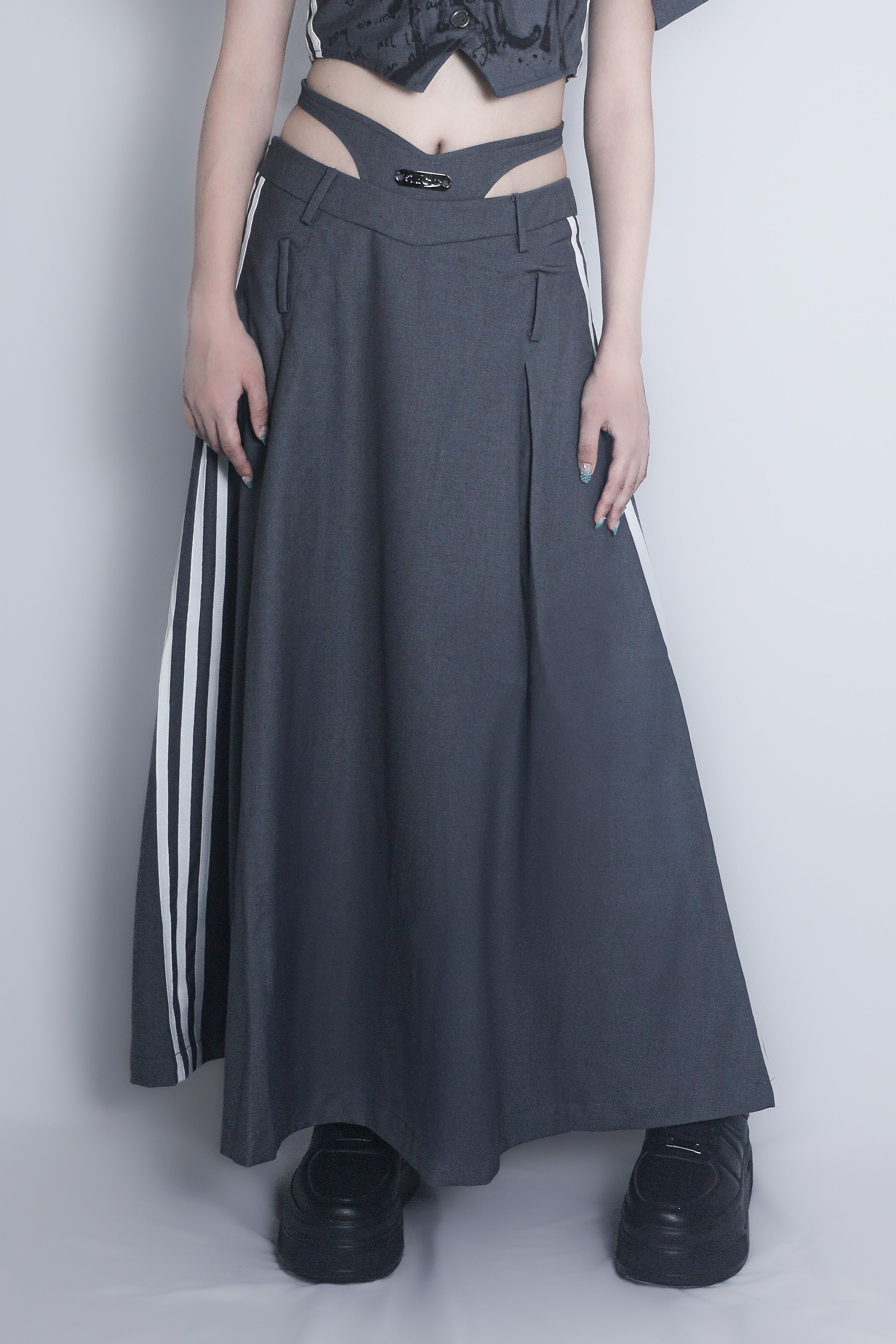 サイドラインフレアスカート