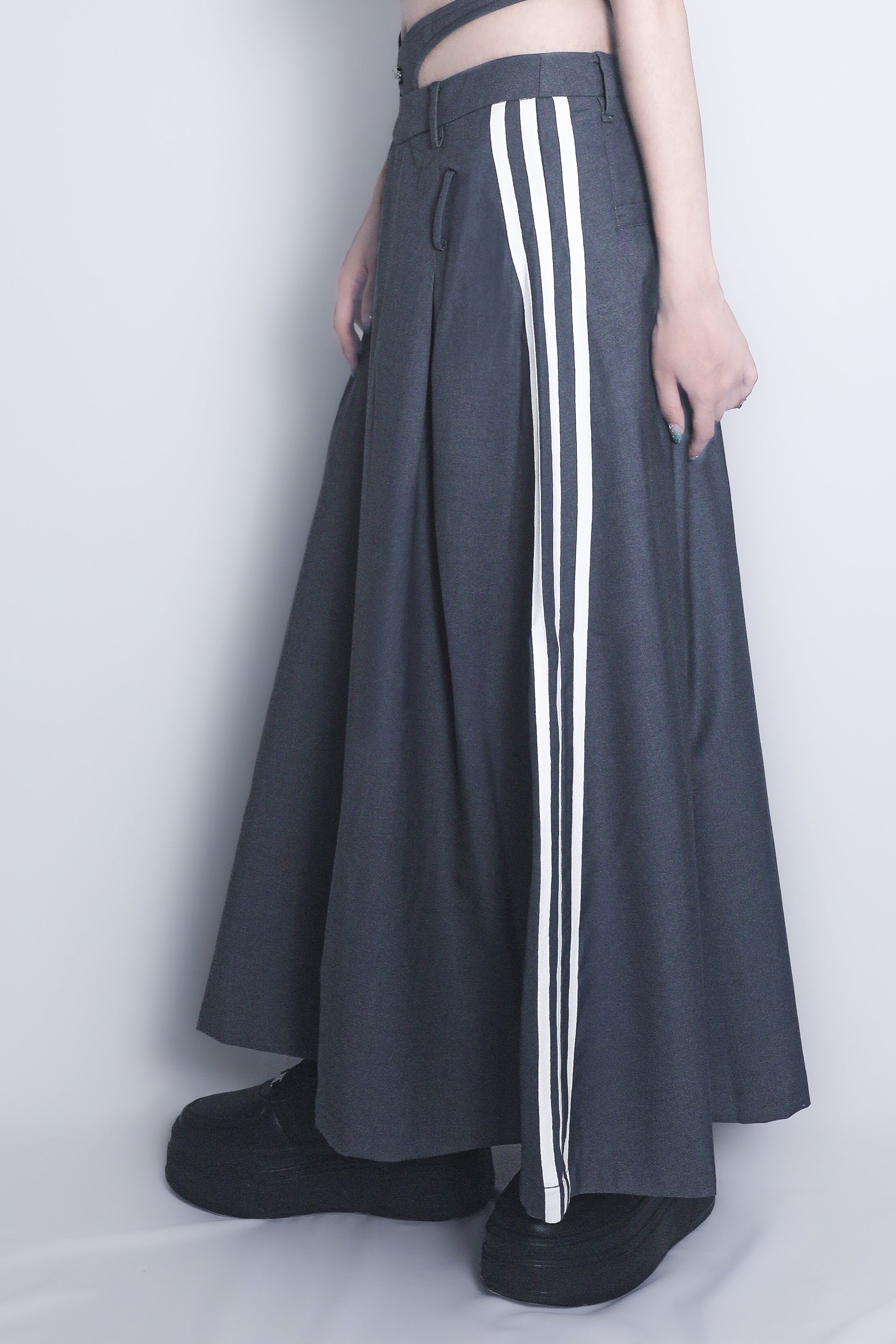 サイドラインフレアスカート
