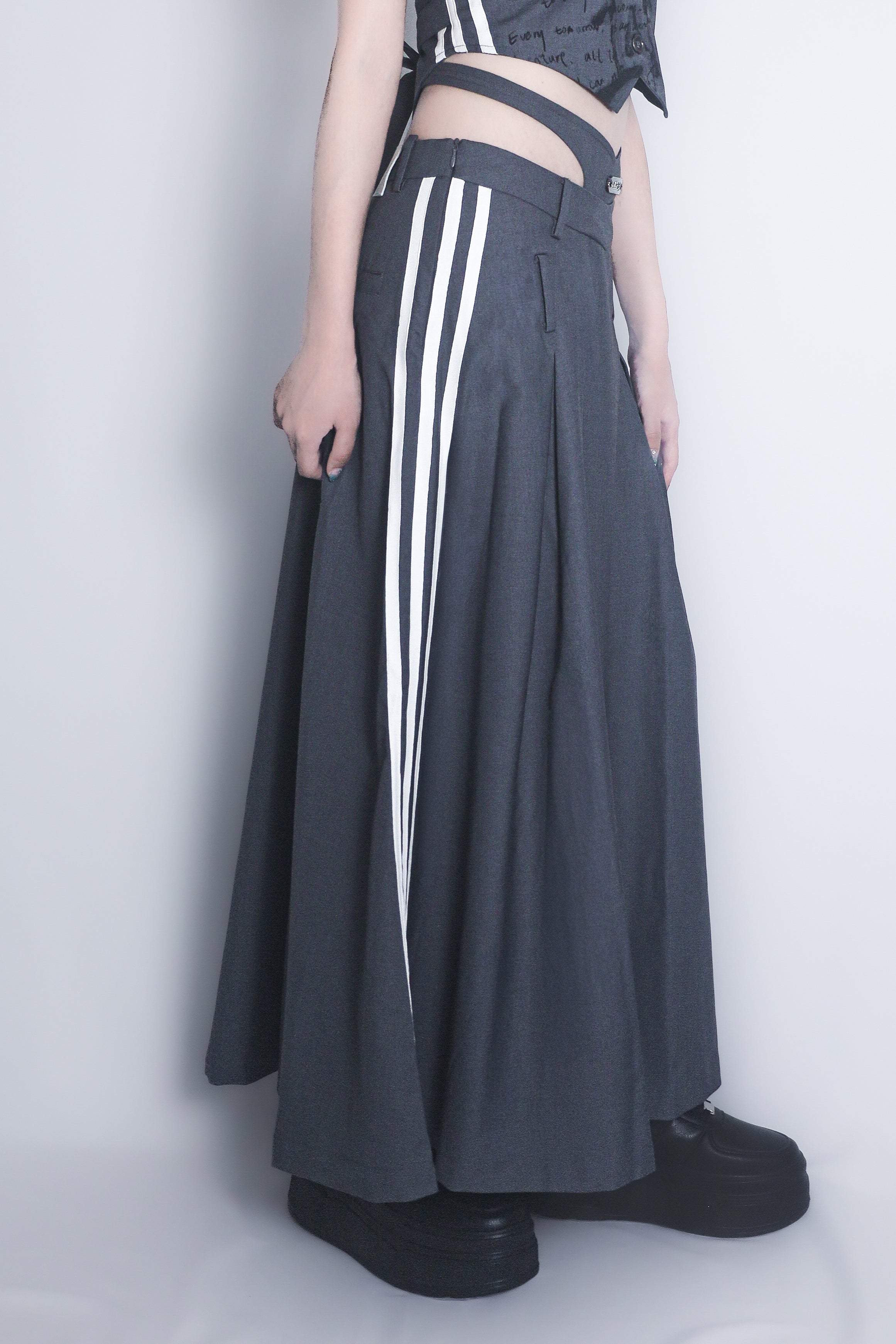 サイドラインフレアスカート