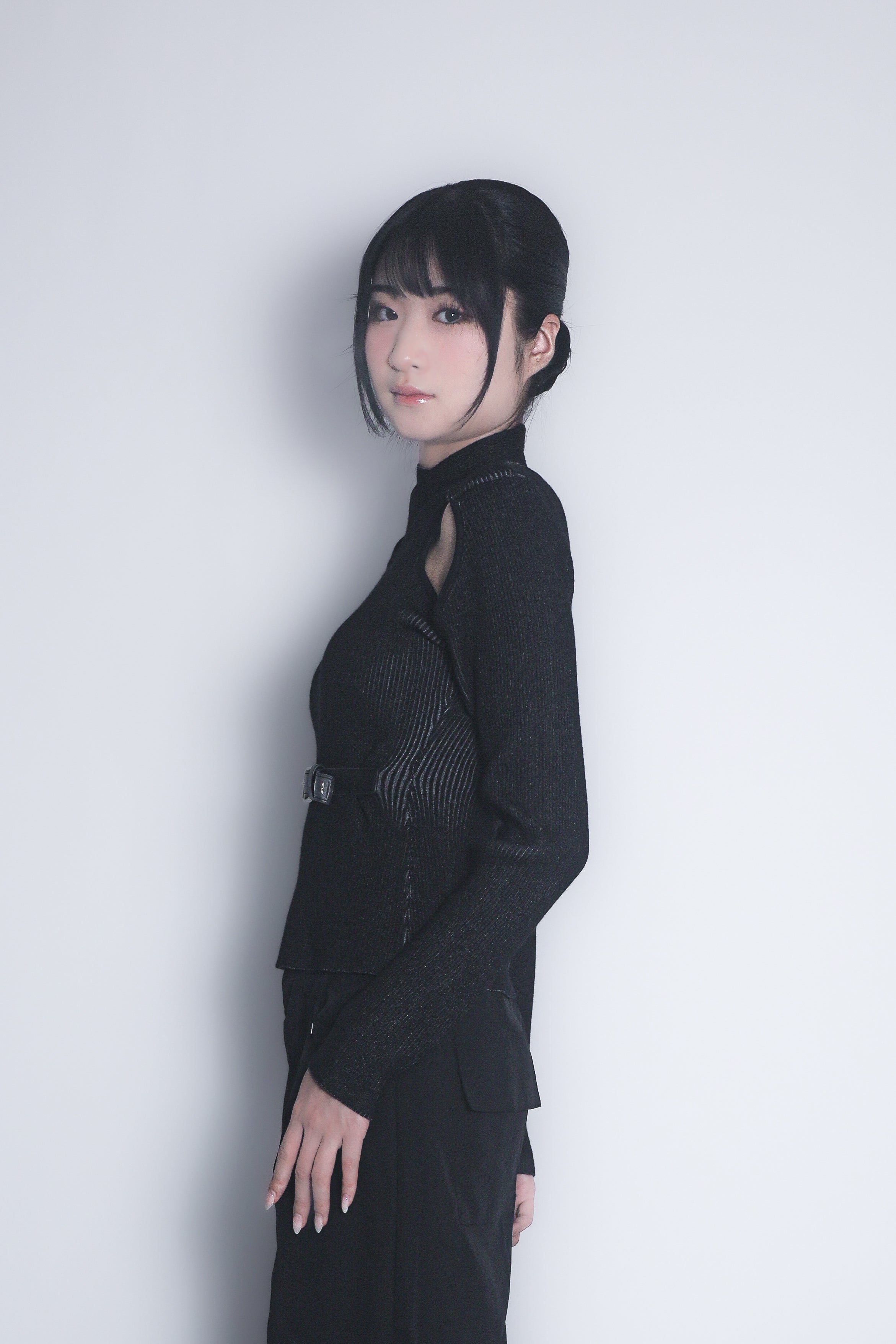 カットアウトニットトップス