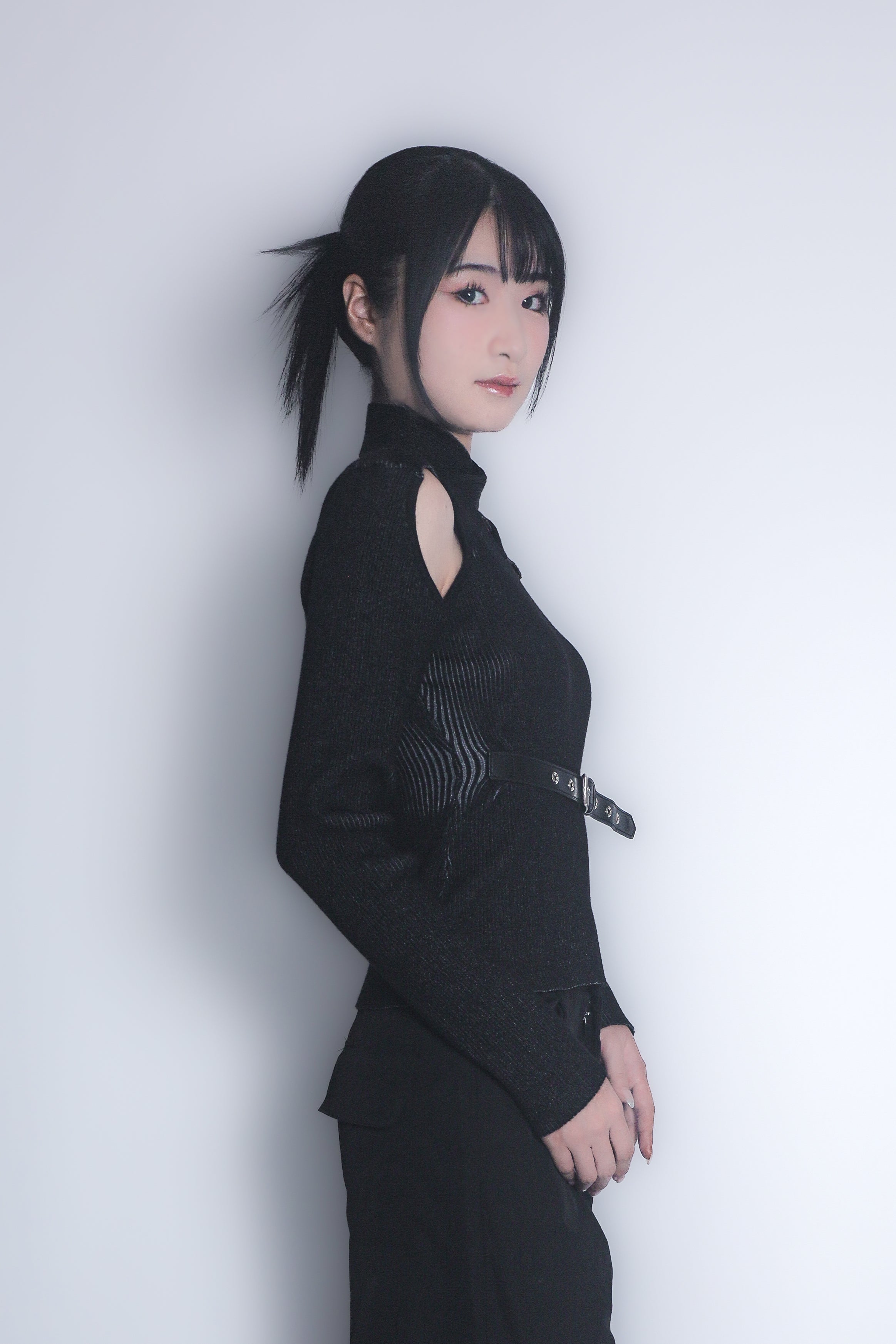 カットアウトニットトップス