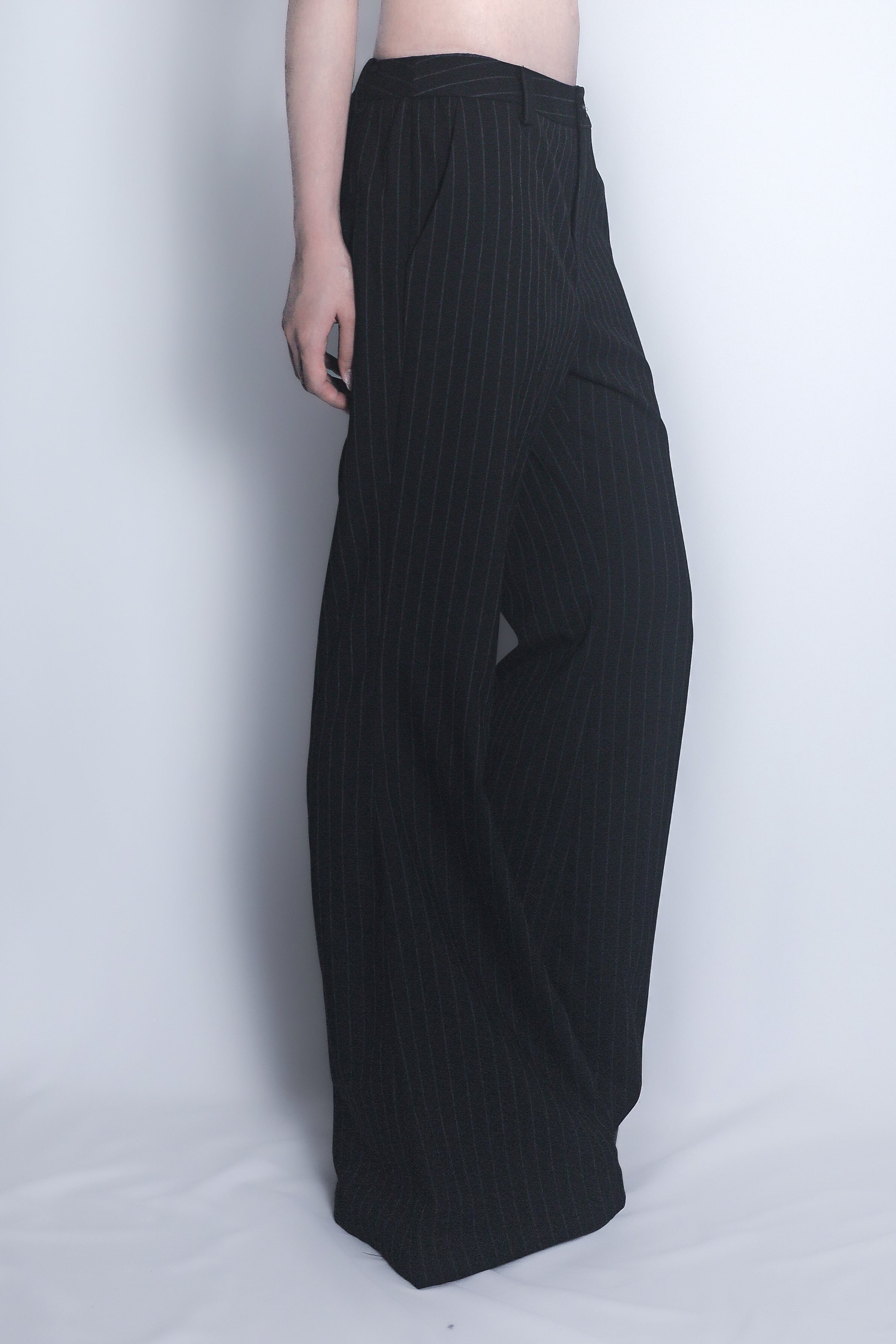 スラックスパンツ