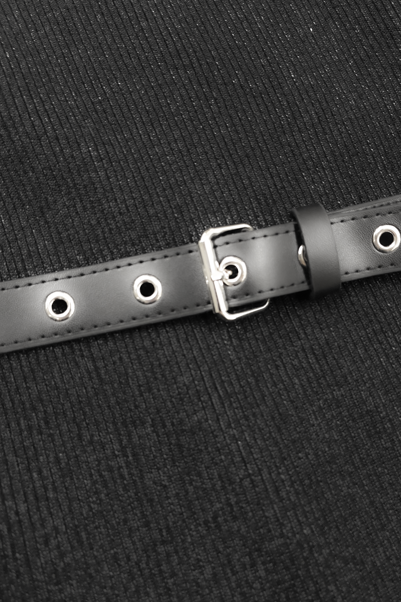 カットアウトニットトップス